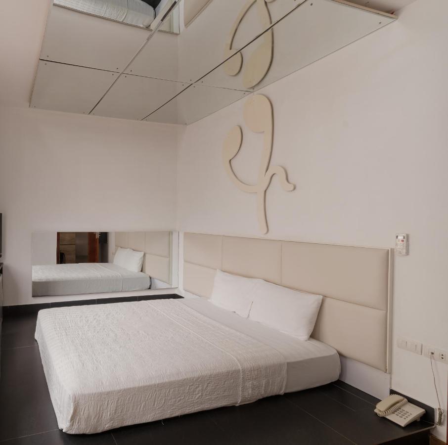 Blue Diamond Apartment Hotel ハノイ市 エクステリア 写真
